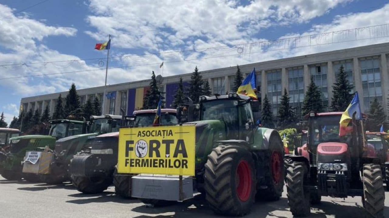 Agricultorii ar putea organiza proteste masive