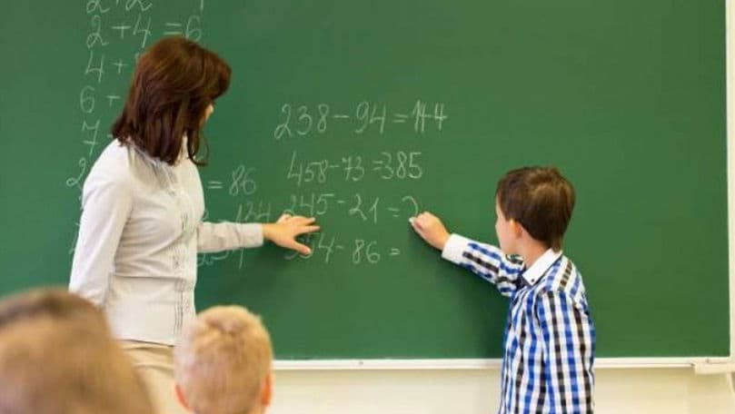 Profesorii din domeniile deficitare vor primi până la 375 de mii de lei indemnizație