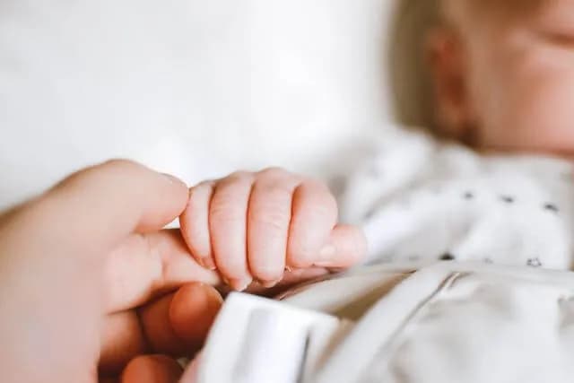 Indemnizații pentru copiii născuți în afara căsătoriei