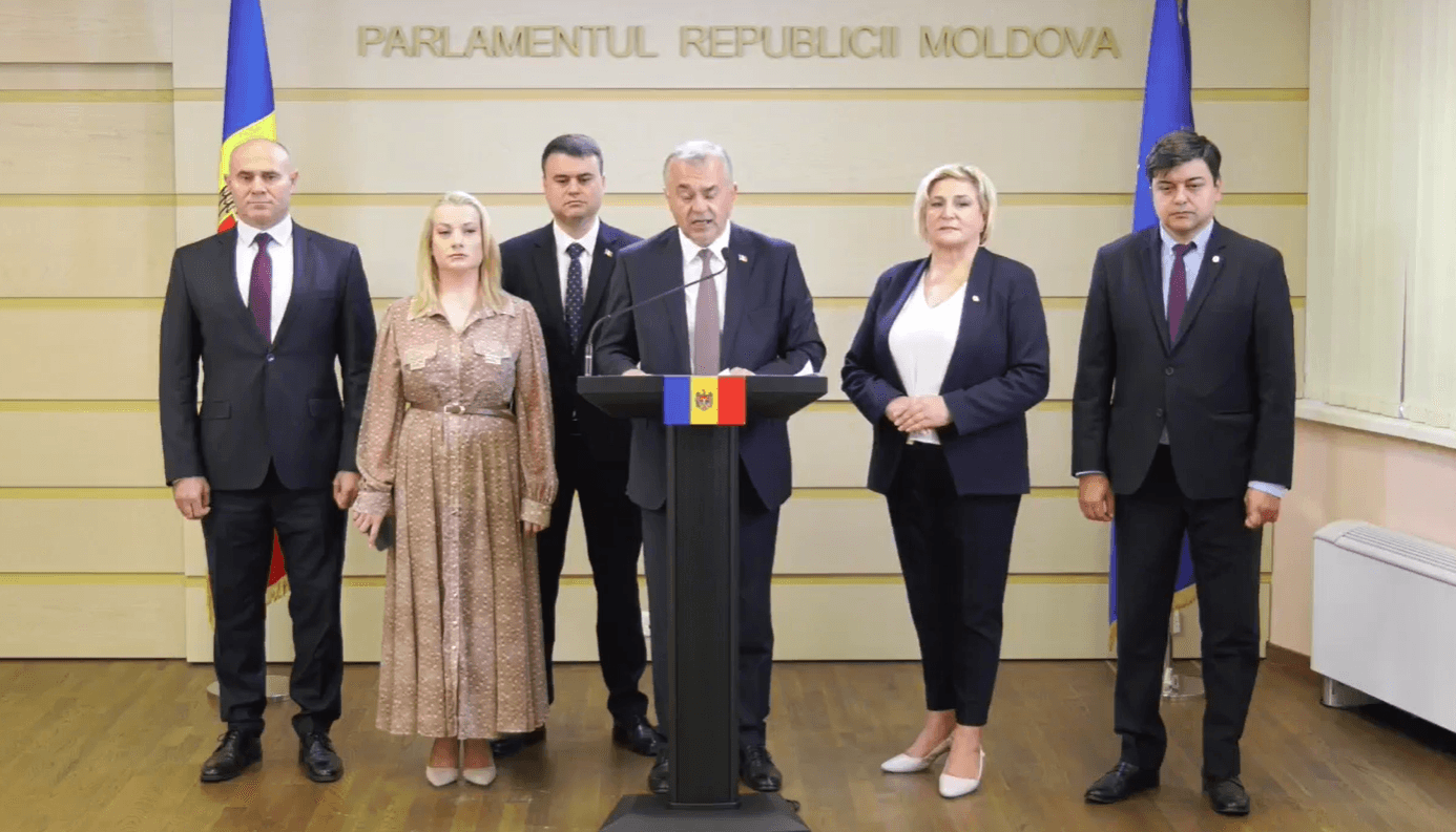 Opoziția cere demisia Președintei Maia Sandu