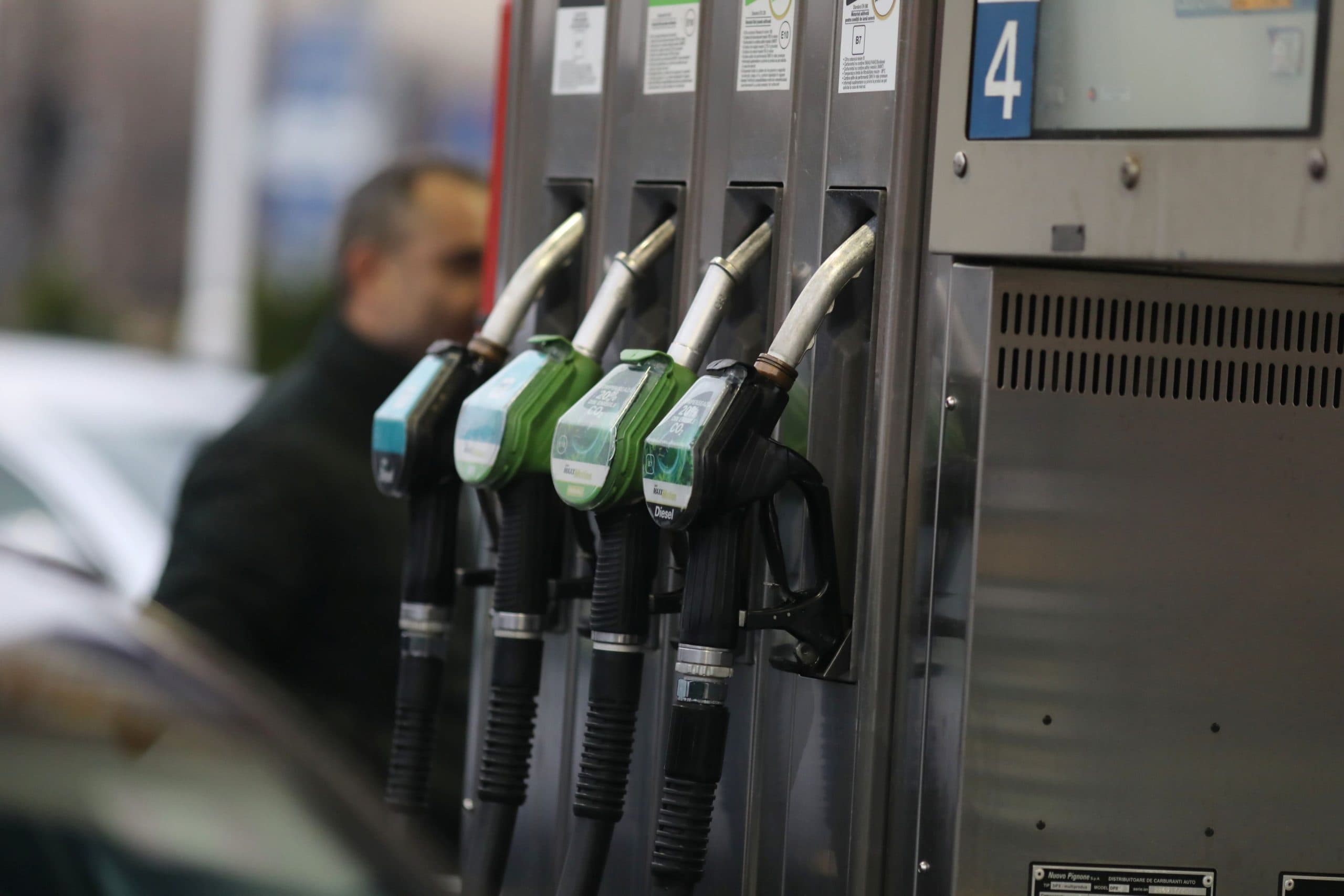 Motorina a trecut pragul de 36 de lei, iar prețul benzinei se apropie de 34 de lei