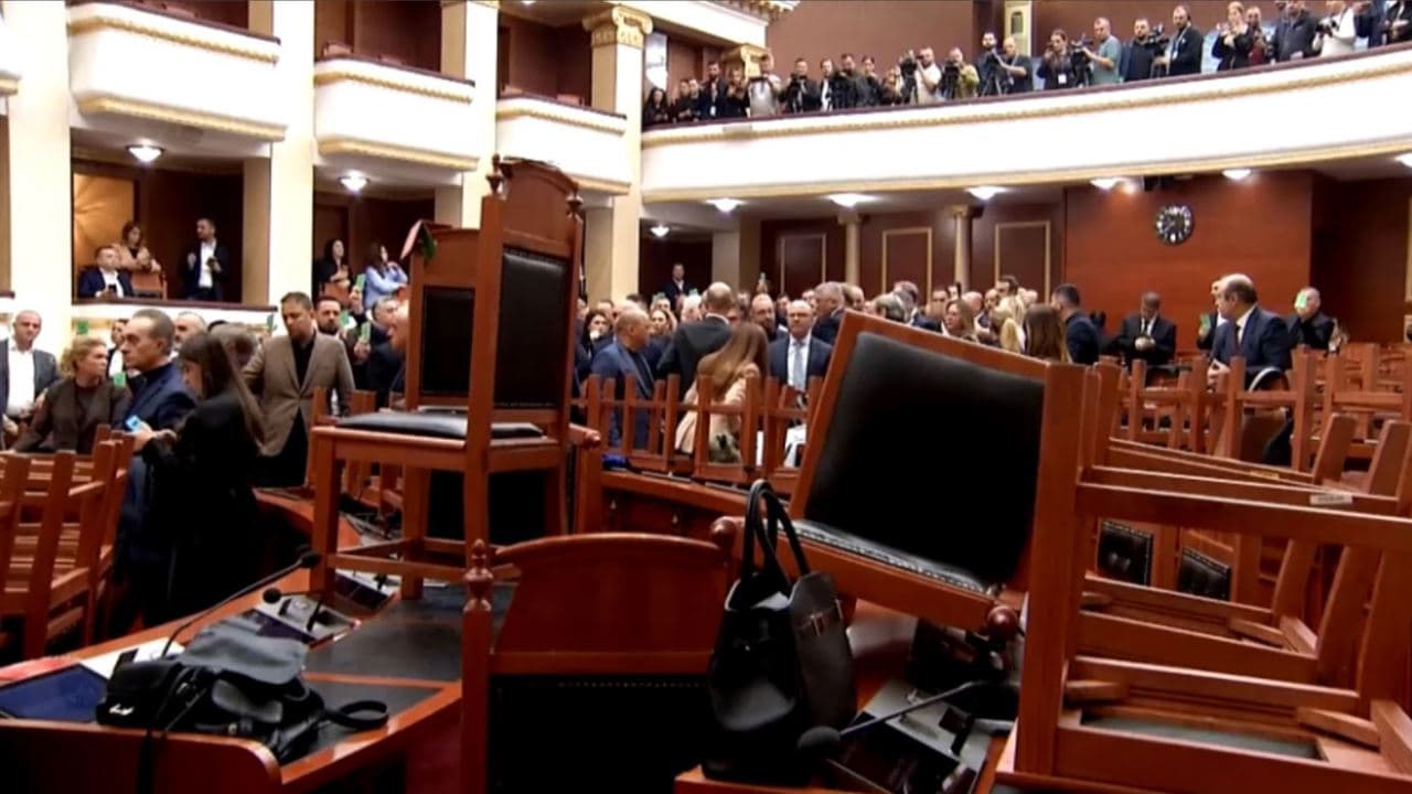 Bătaie în Parlamentul Albaniei, în contextul protestelor studențești